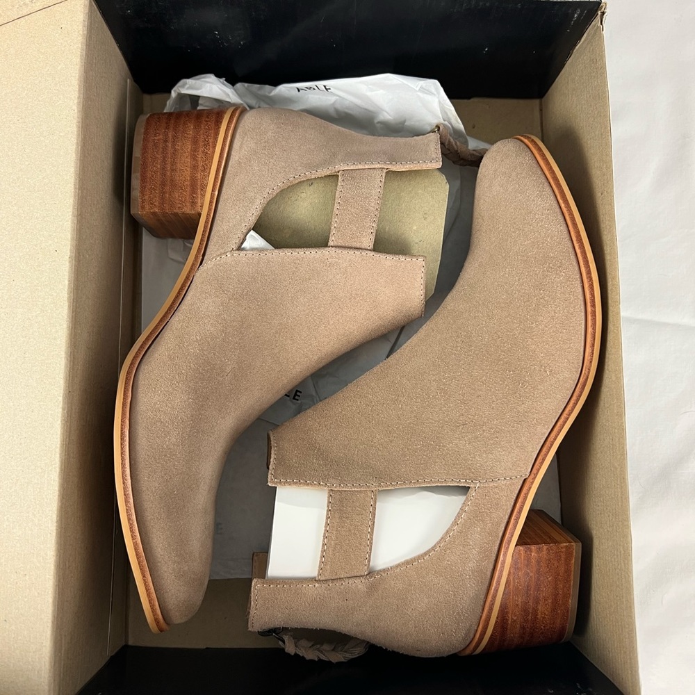 FINAL SALE Able Gamboa Cut-Out Bootie Ash Grey Suede | Size 9.5 - Picture 2 of 10